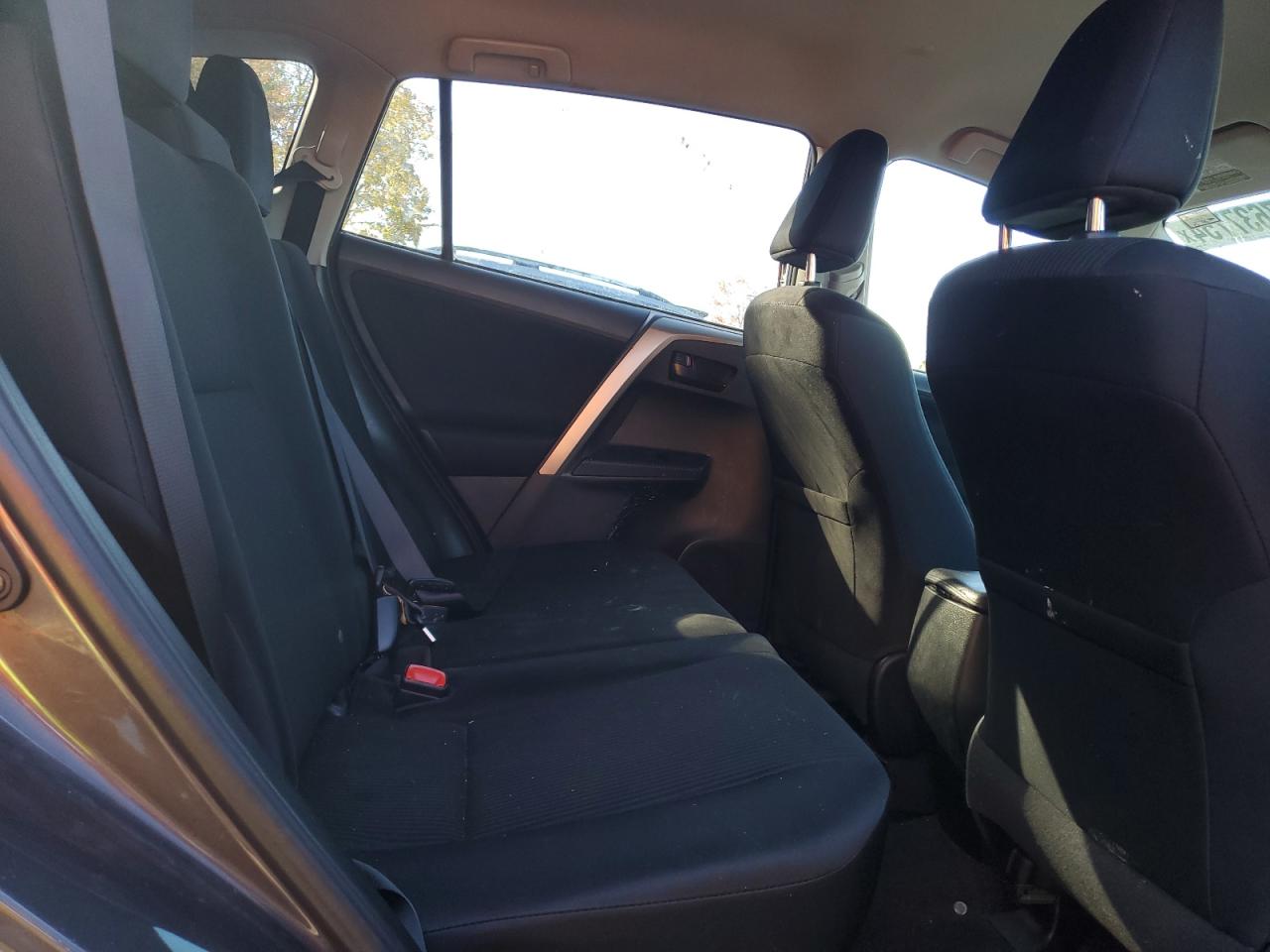 2015 Toyota RAV 4 - Image 11