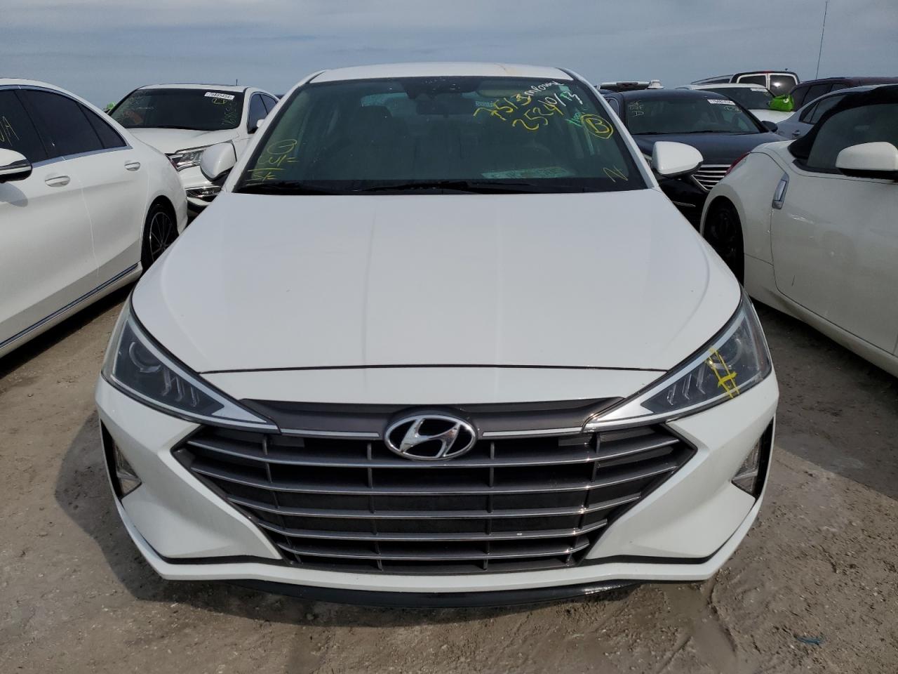 2019 Hyundai Elantra - Image 5