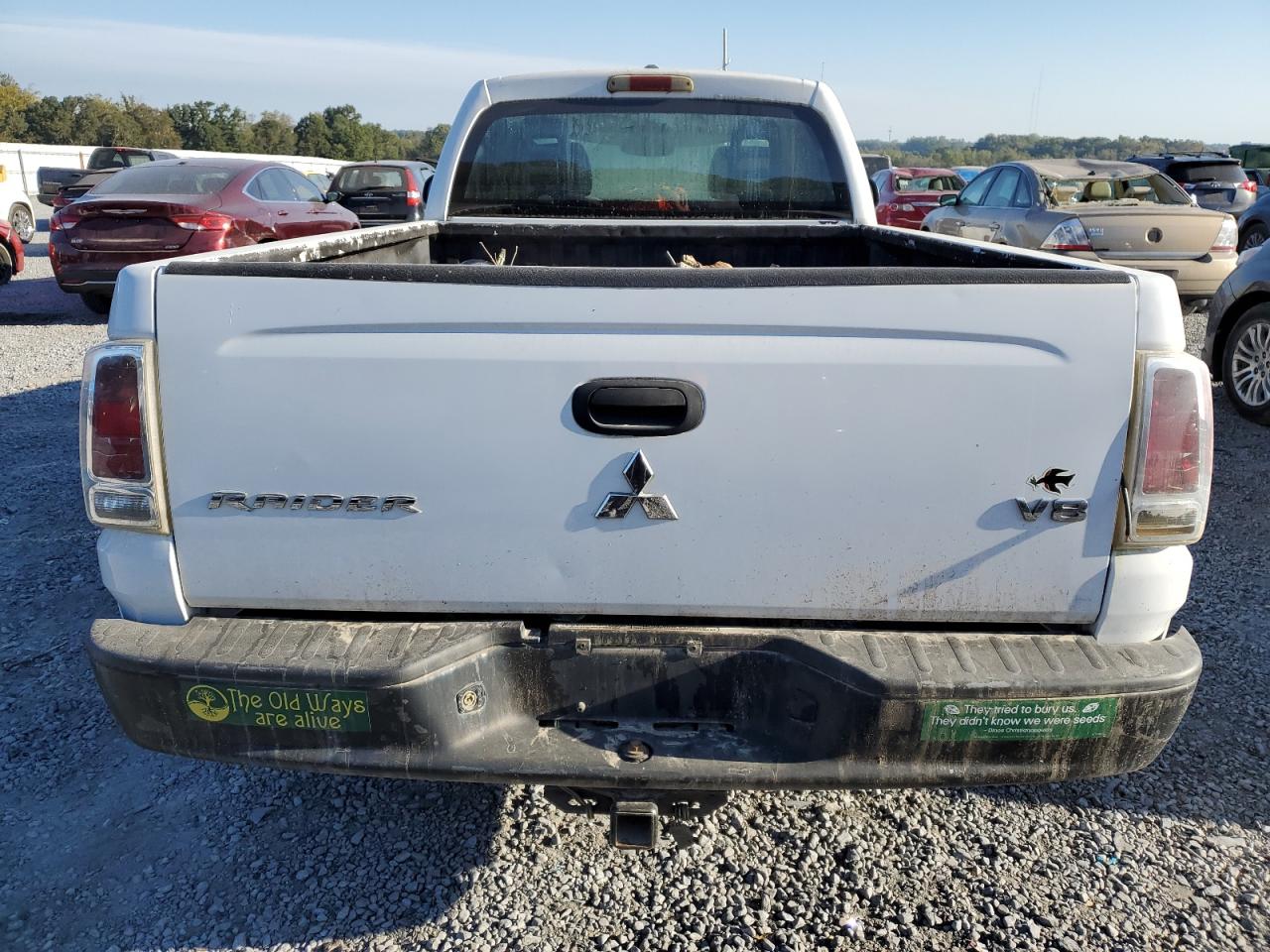 2006 Mitsubishi Raider - Image 6