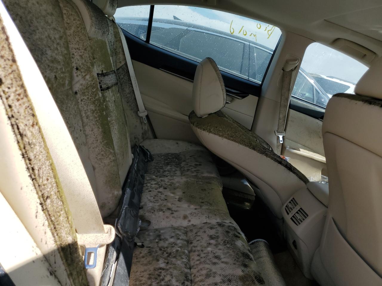 2014 Lexus ES - Image 10
