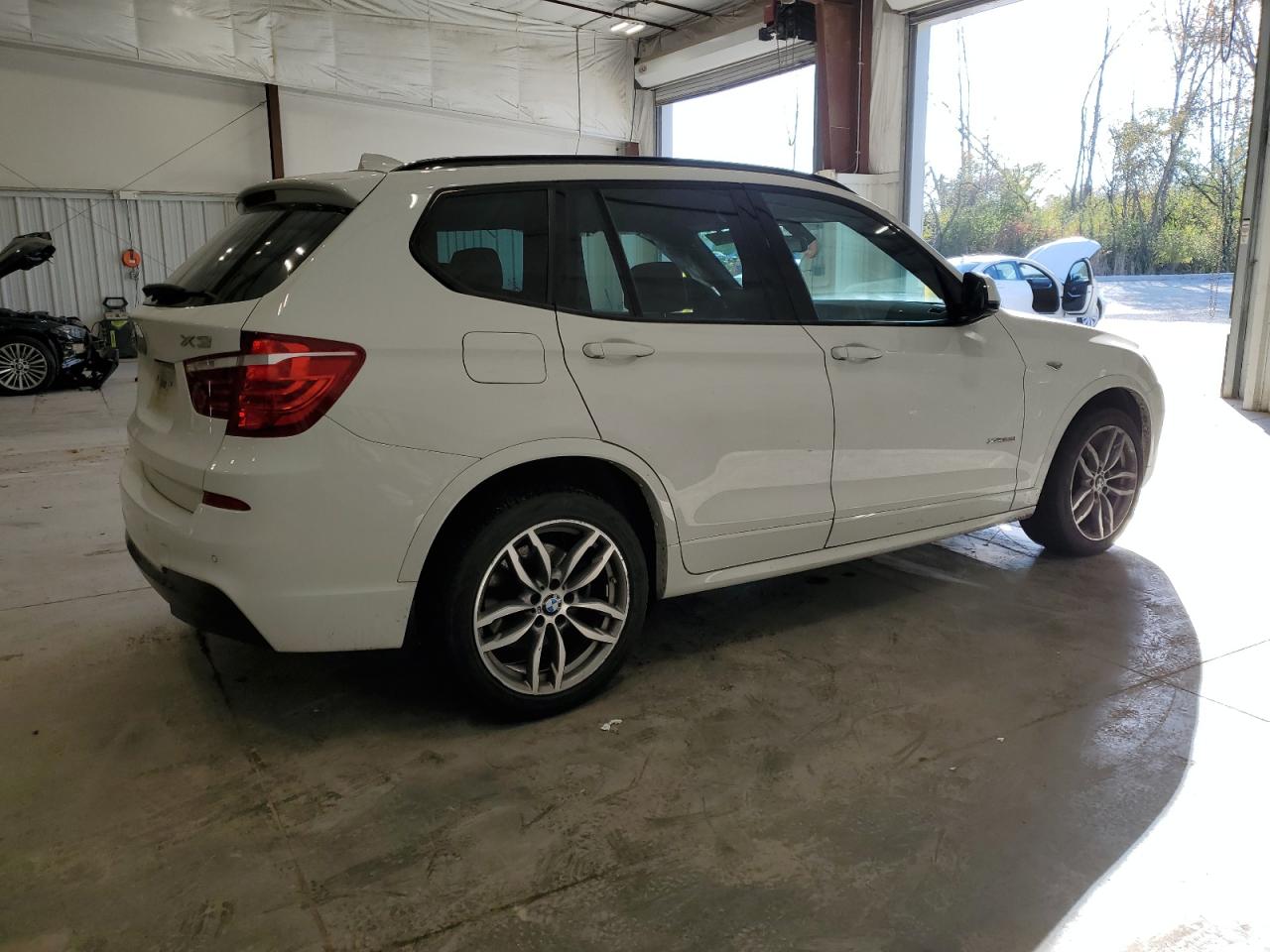 VIN 5UXWX9C32H0W73205 2017 BMW X3 no.3