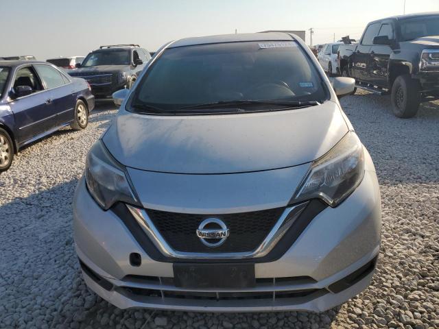  NISSAN VERSA 2018 Сріблястий