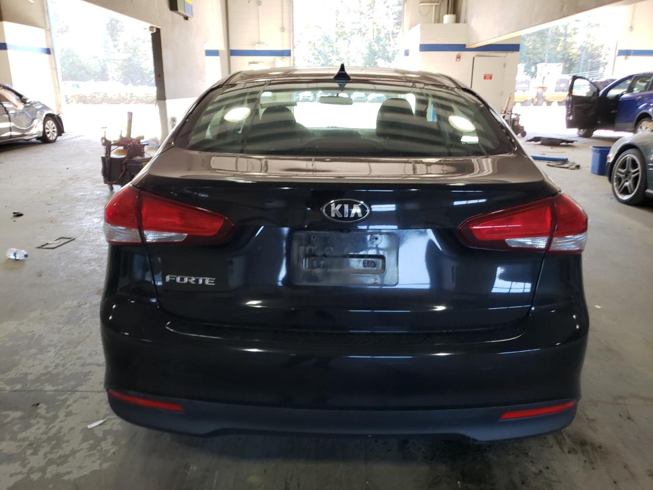 2017 Kia Forte - Image 6