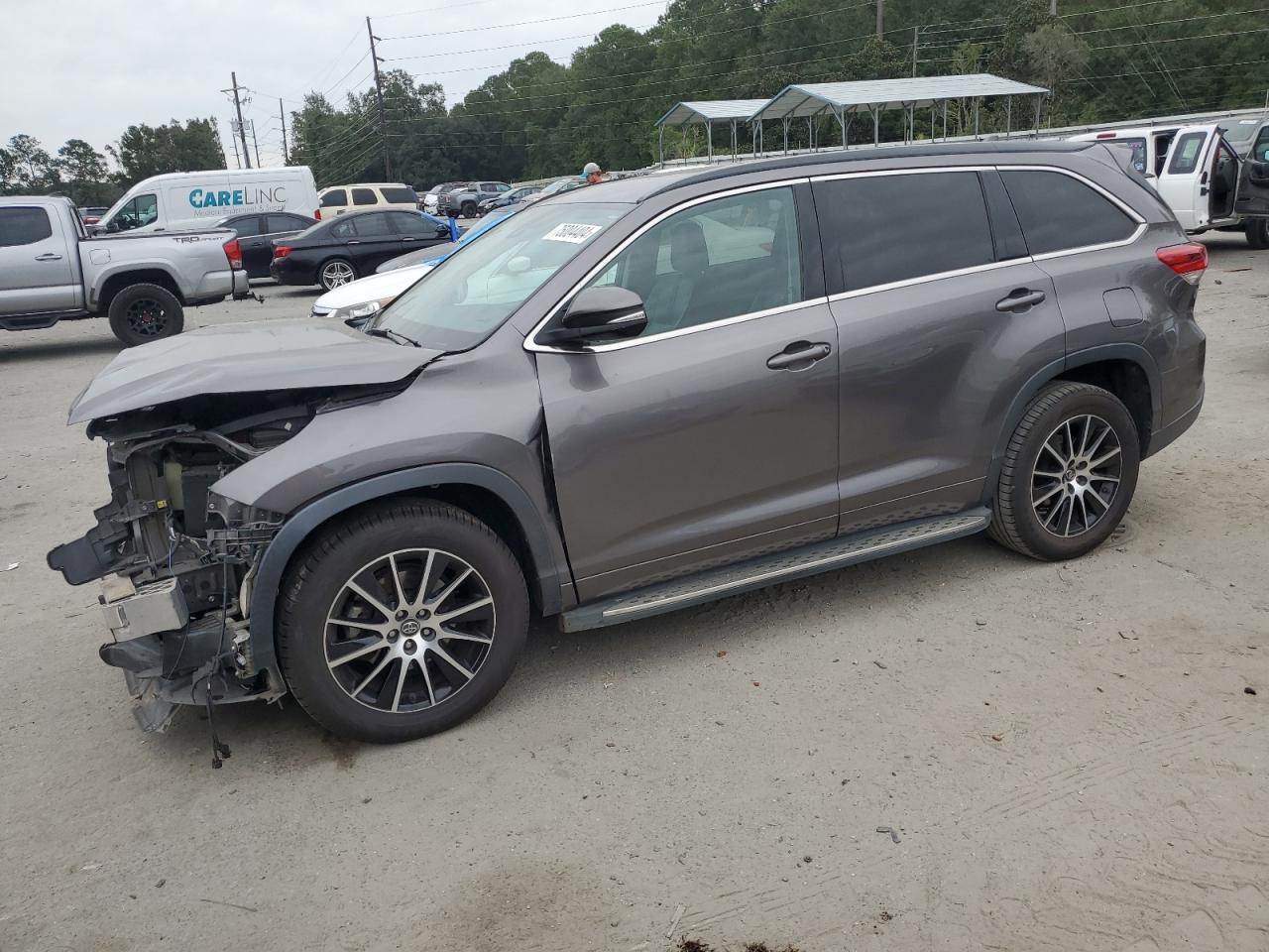 5TDKZRFH2HS515333 2017 TOYOTA HIGHLANDER - Image 1