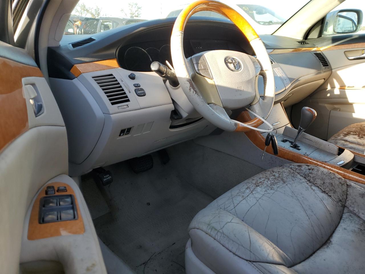 2005 Toyota Avalon - Image 8