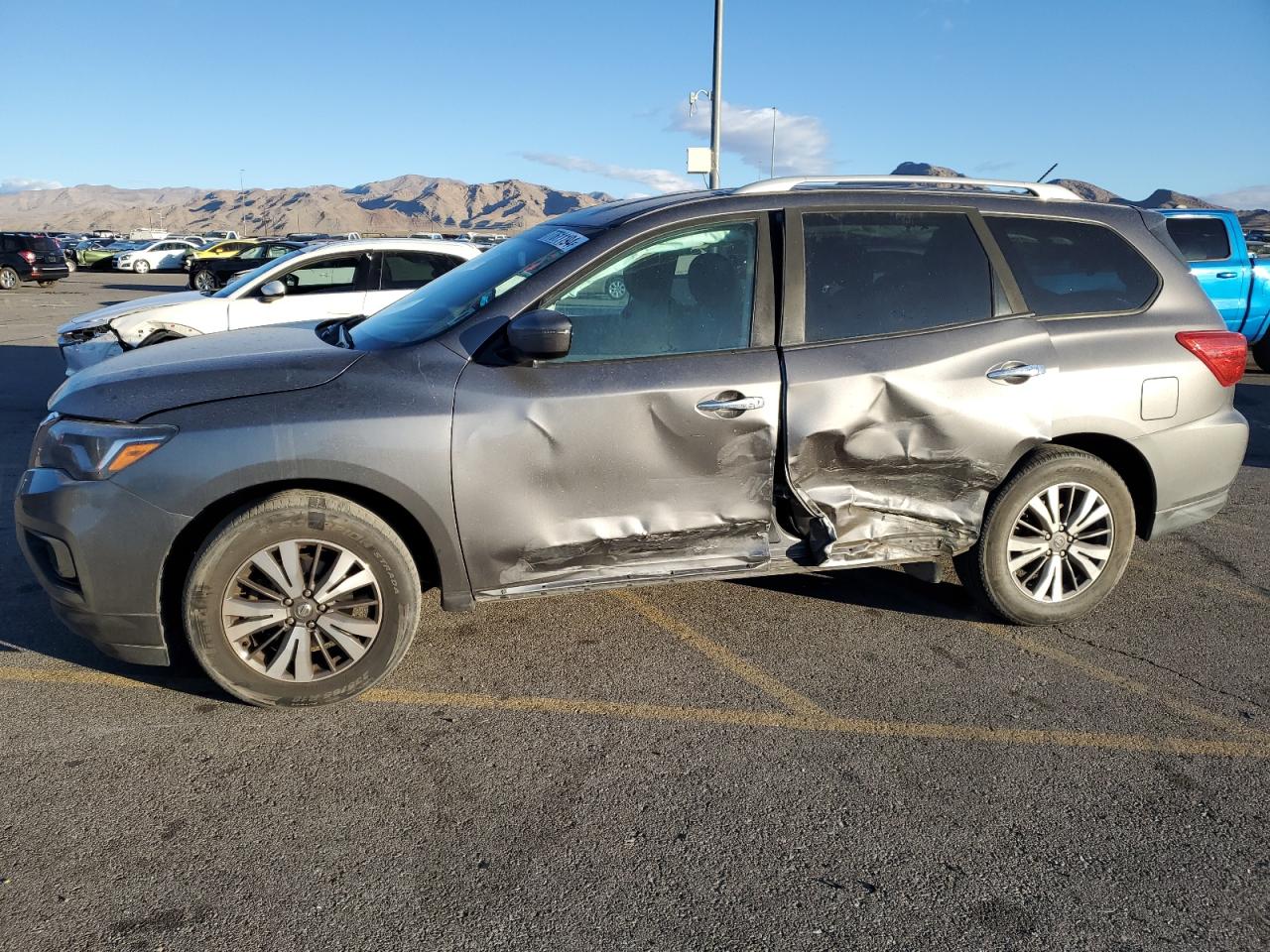 2017 Nissan Pathfinder - Image 1
