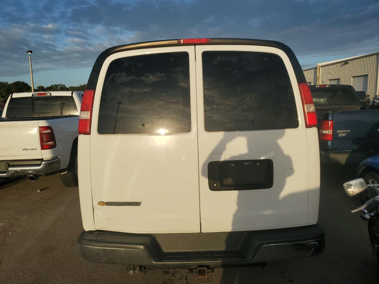 2017 Chevrolet Express - Image 6