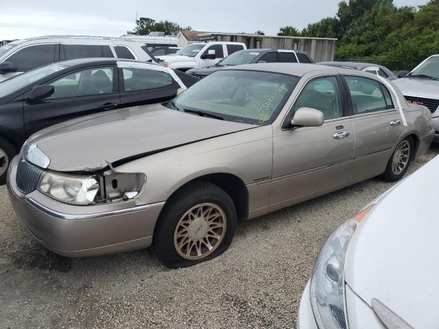 2000 Lincoln Town Car Signature