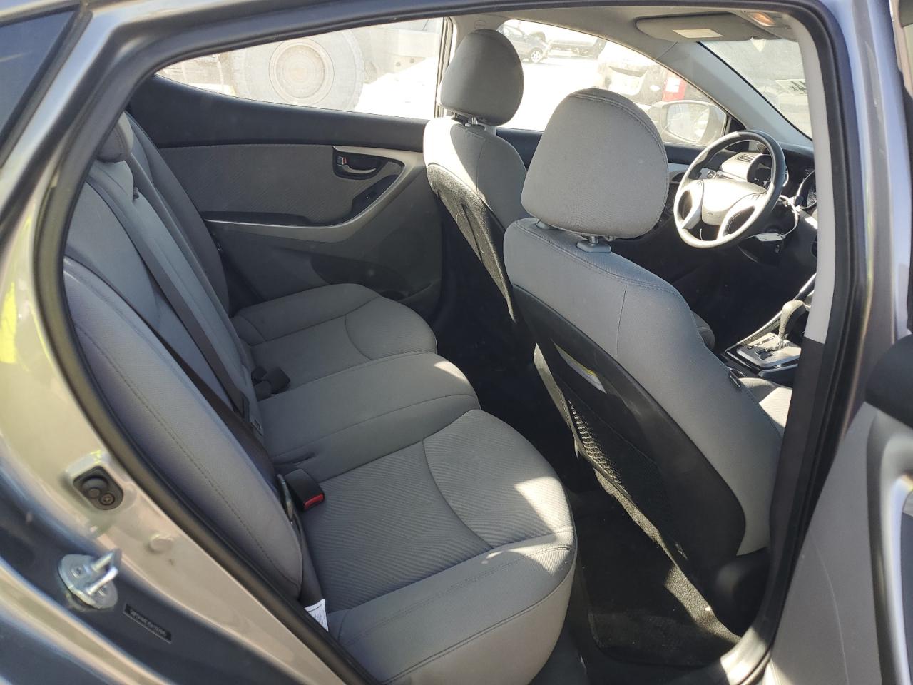 2013 Hyundai Elantra - Image 10