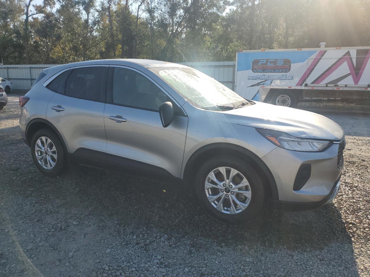2023 Ford Escape - Image 4