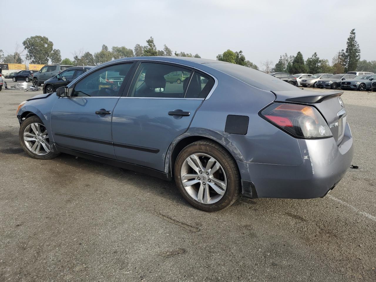 2011 Nissan Altima - Image 2