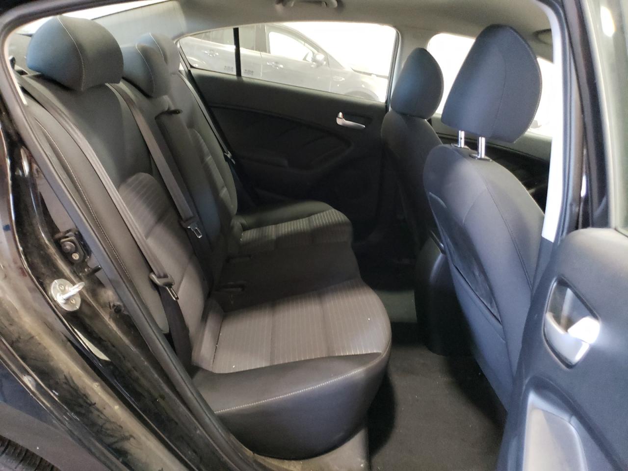 2017 Kia Forte - Image 10