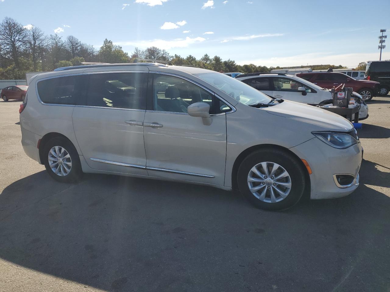2019 Chrysler Pacifica - Image 4