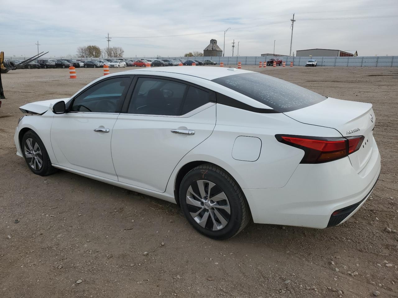 2019 Nissan Altima - Image 2