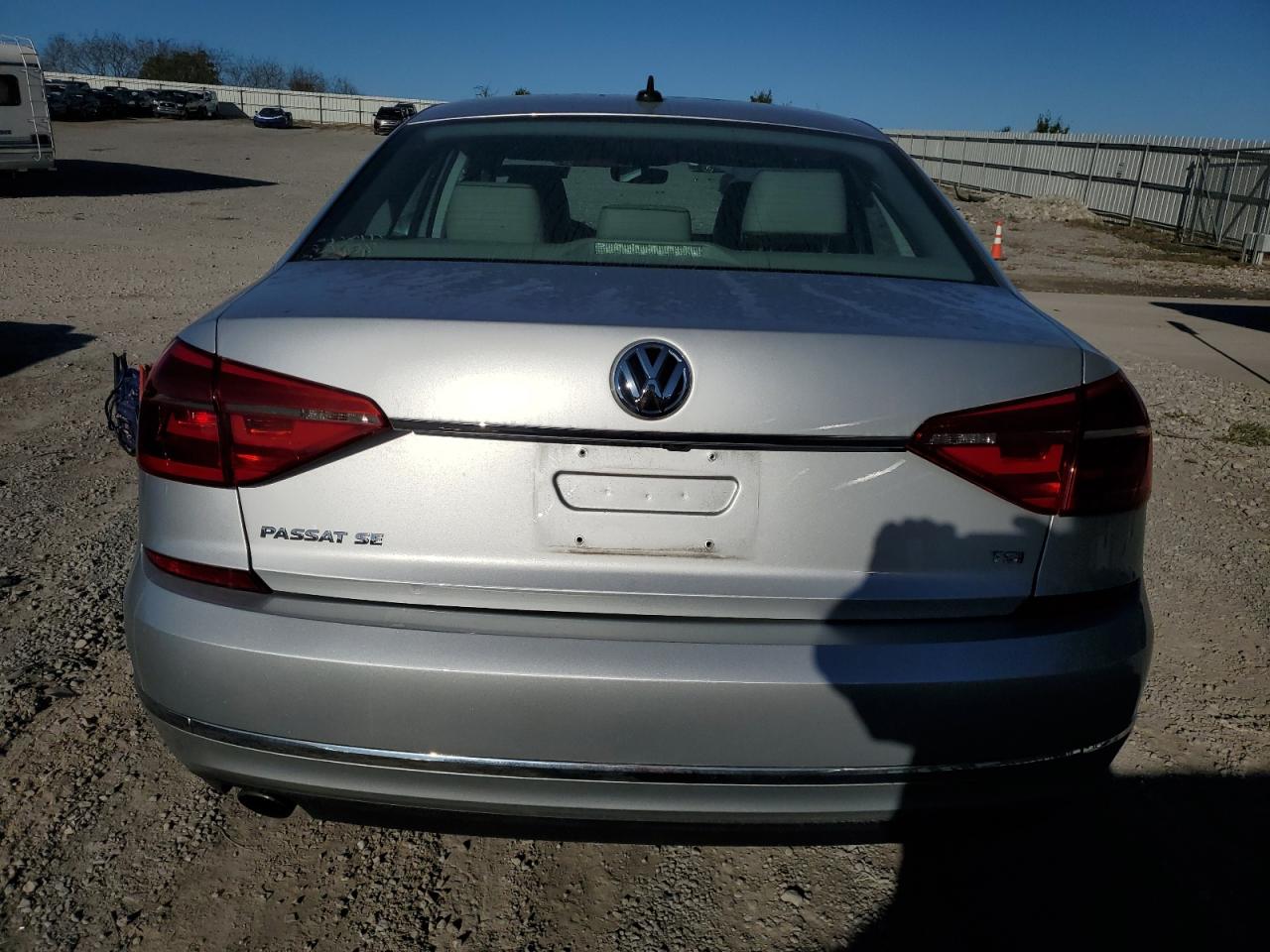 1VWBS7A32GC067600 2016 Volkswagen Passat Se