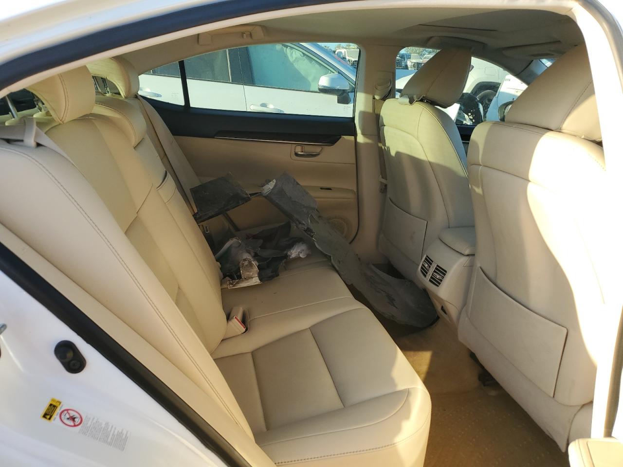 2013 Lexus ES - Image 10