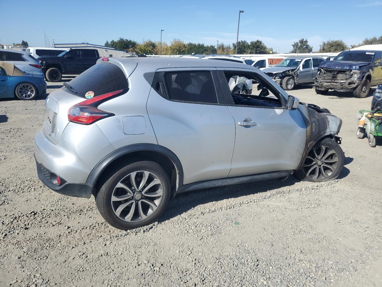 VIN JN8AF5MR2HT704627 2017 NISSAN JUKE no.3