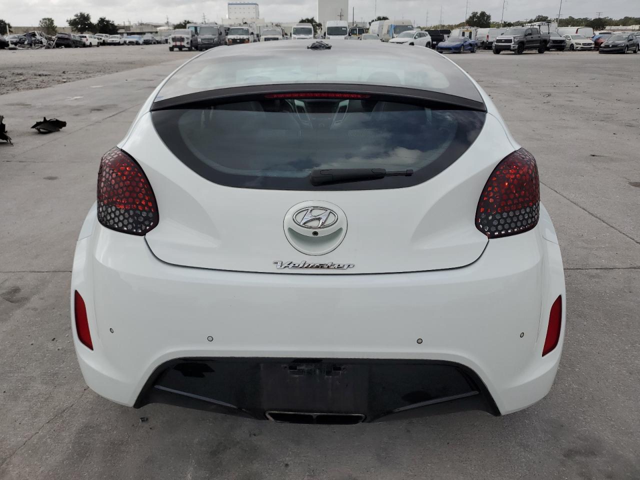 2013 Hyundai Veloster - Image 6