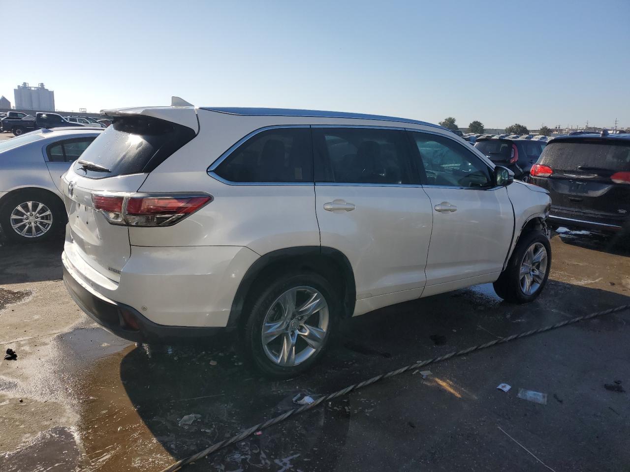 2015 Toyota Highlander - Image 3