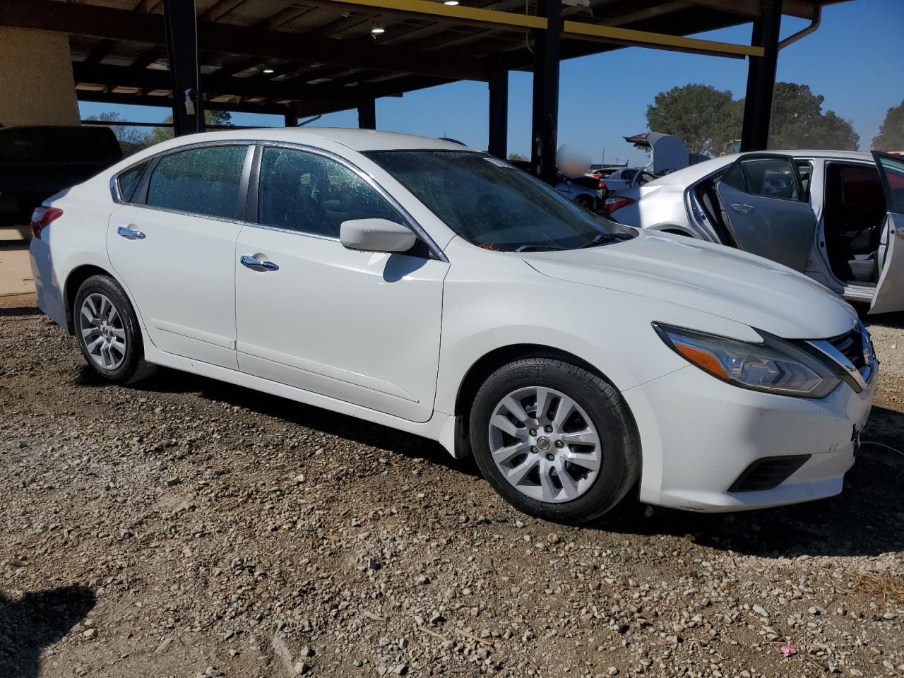 2018 Nissan Altima - Image 4