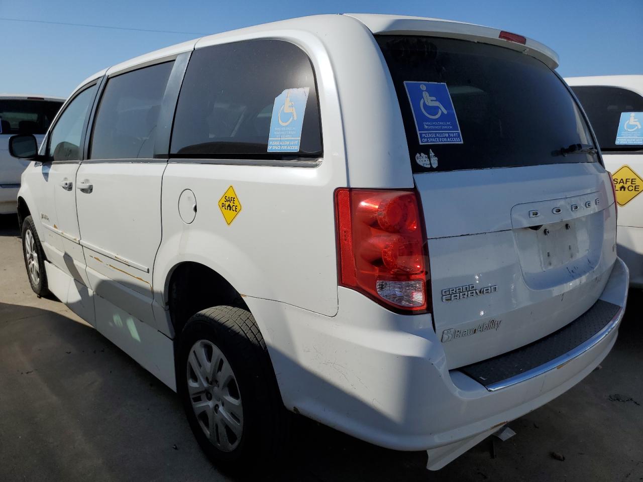 2017 Dodge Caravan - Image 2