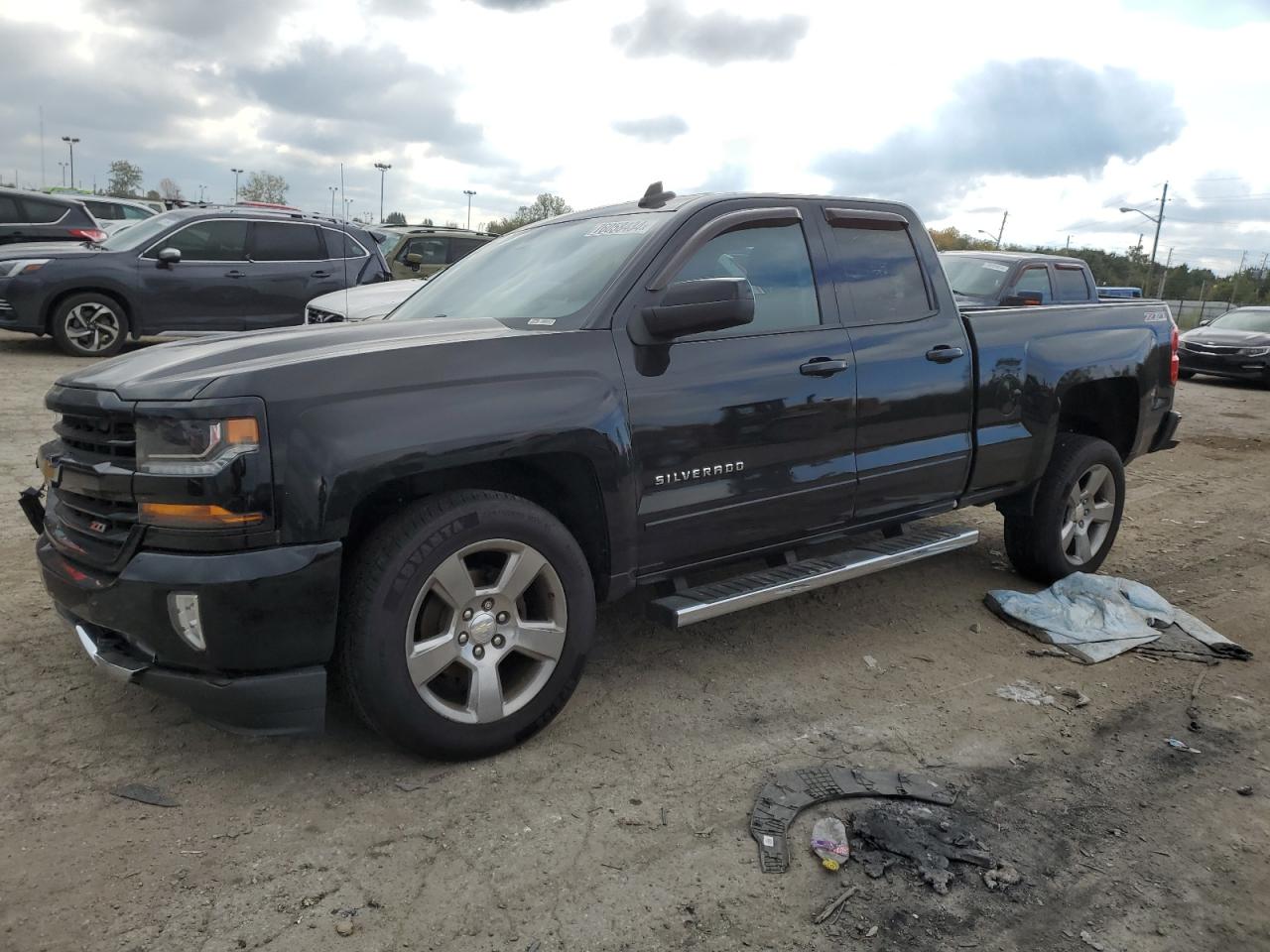 2017 Chevrolet Silverado K1500 Lt VIN: 1GCVKREC3HZ212258 Lot: 76058434