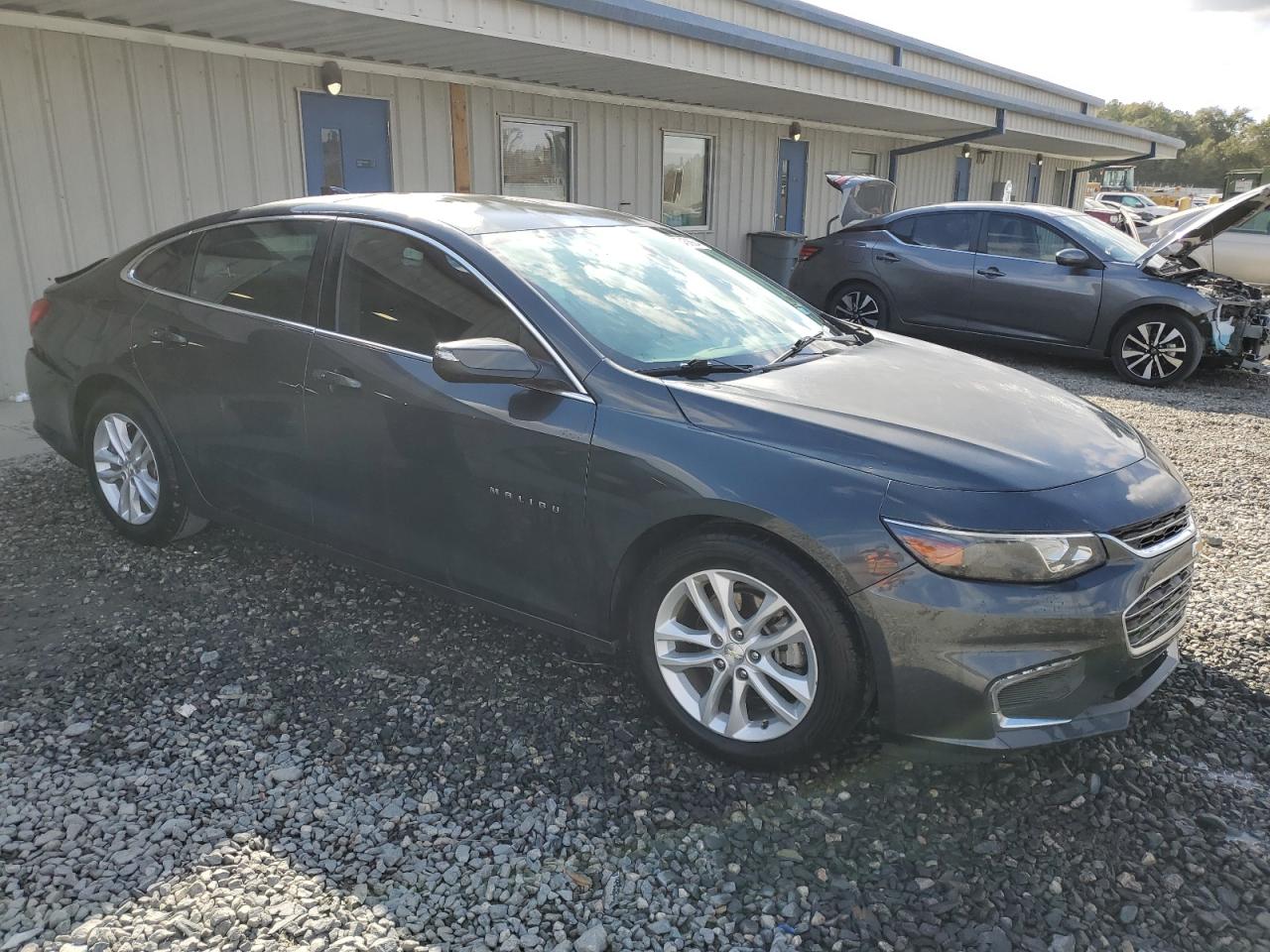 VIN 1G1ZE5ST3HF165572 2017 CHEVROLET MALIBU no.4