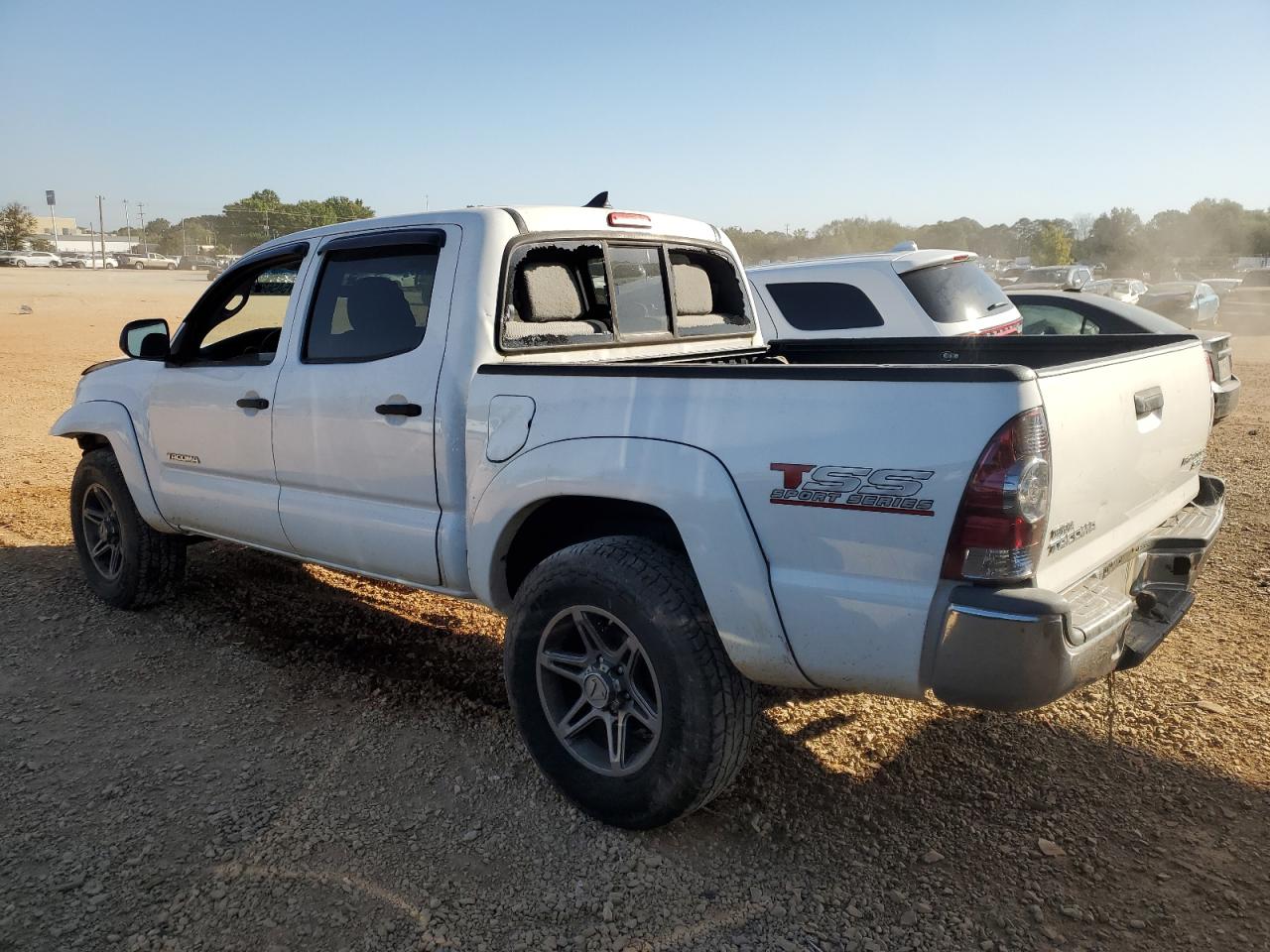 2014 Toyota Tacoma - Image 2