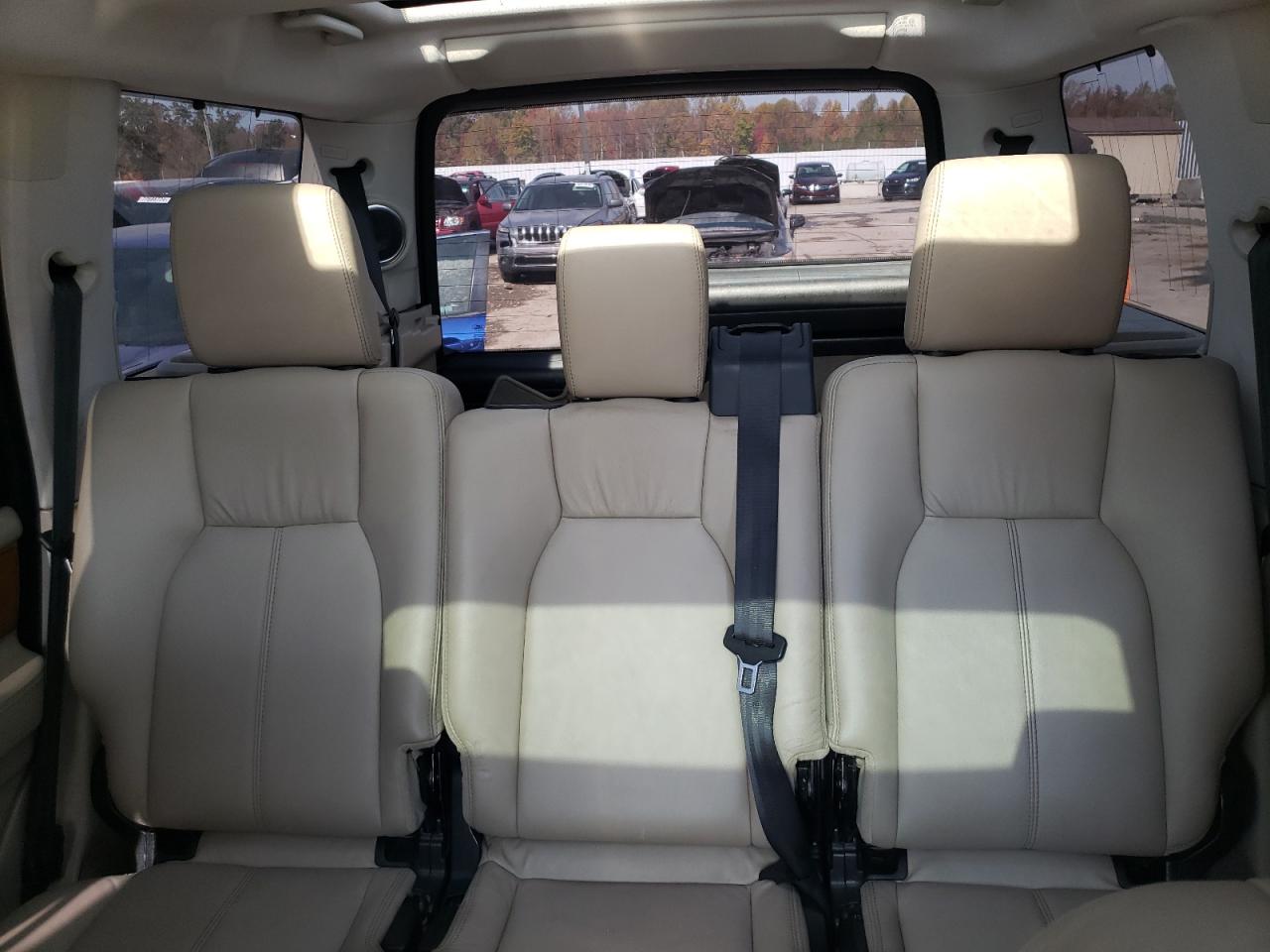 2011 Land Rover LR4 - Image 10