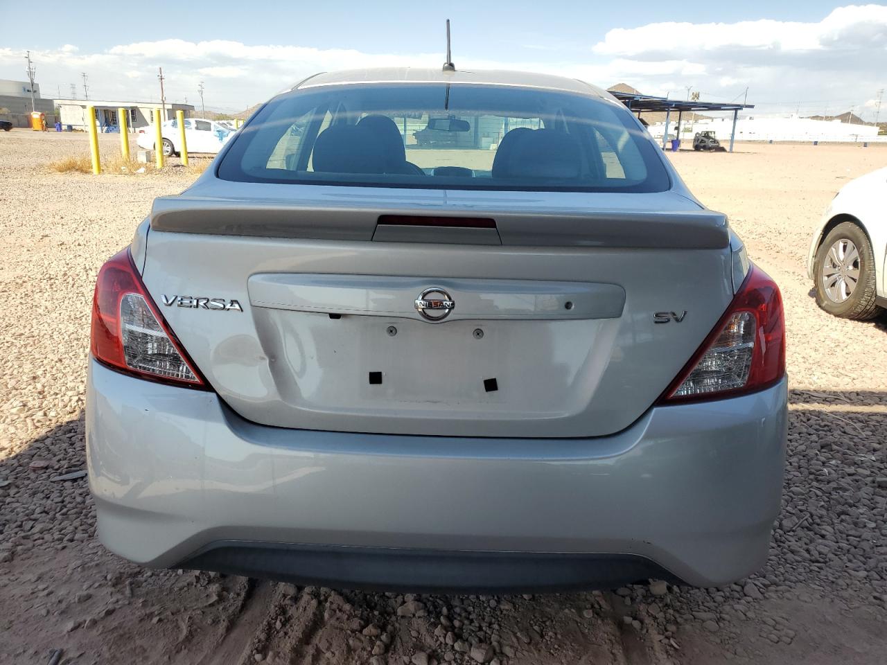 3N1CN7APXJL886127 2018 Nissan Versa S