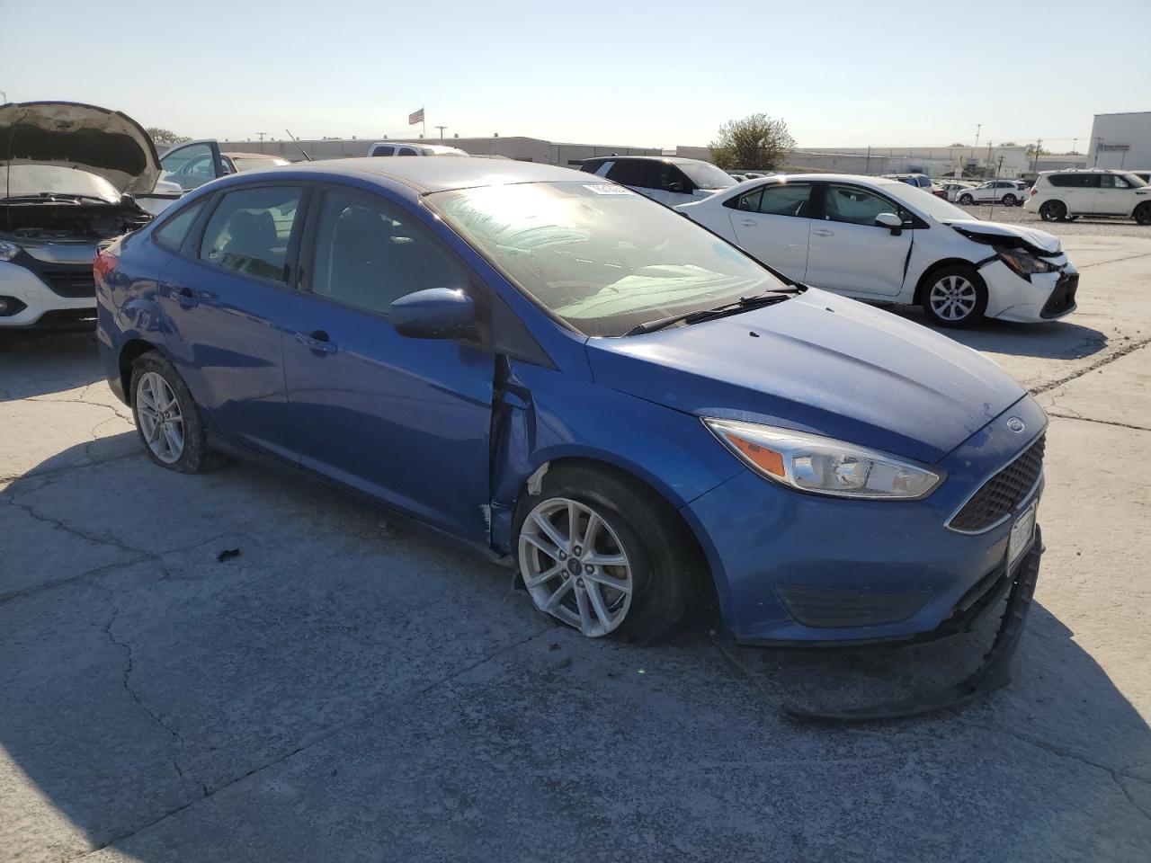 VIN 1FADP3F25JL311341 2018 FORD FOCUS no.4