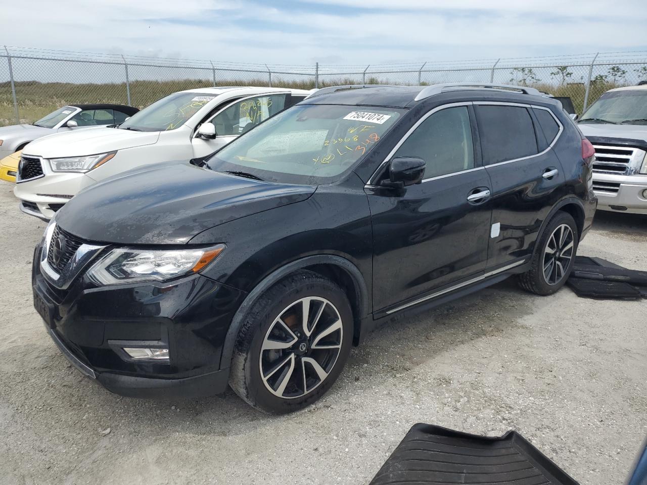 2018 Nissan Rogue - Image 1