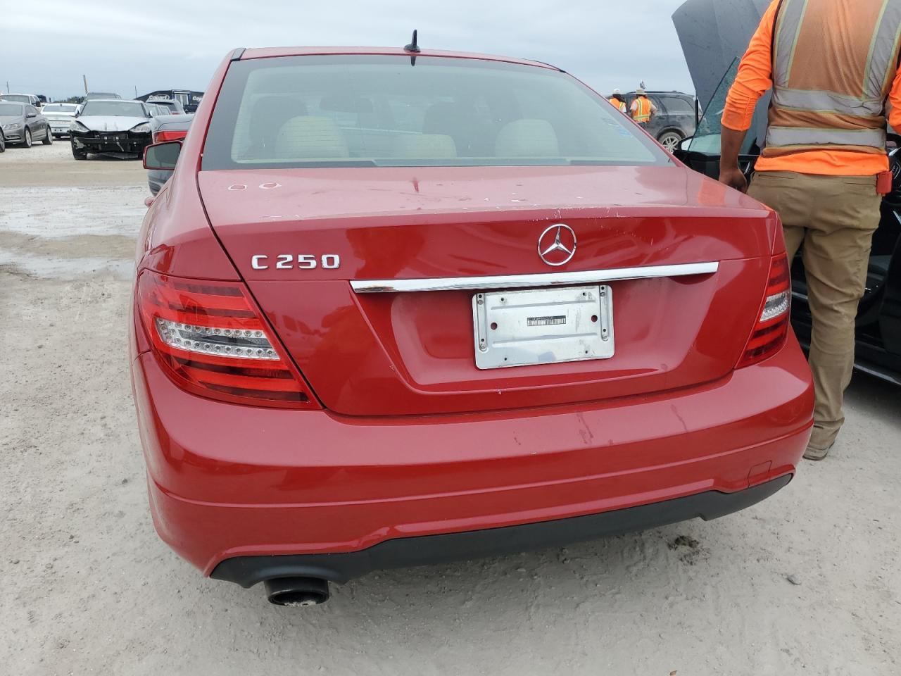 2014 Mercedes-Benz C 250 VIN: WDDGF4HB9EA935308 Lot: 76809484