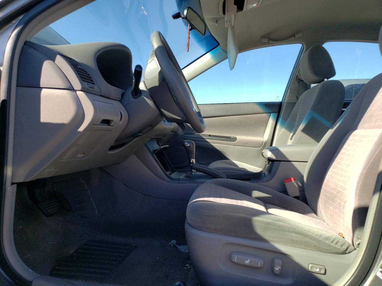 2005 Toyota Camry Le VIN: 4T1BE32K25U582947 Lot: 74177514