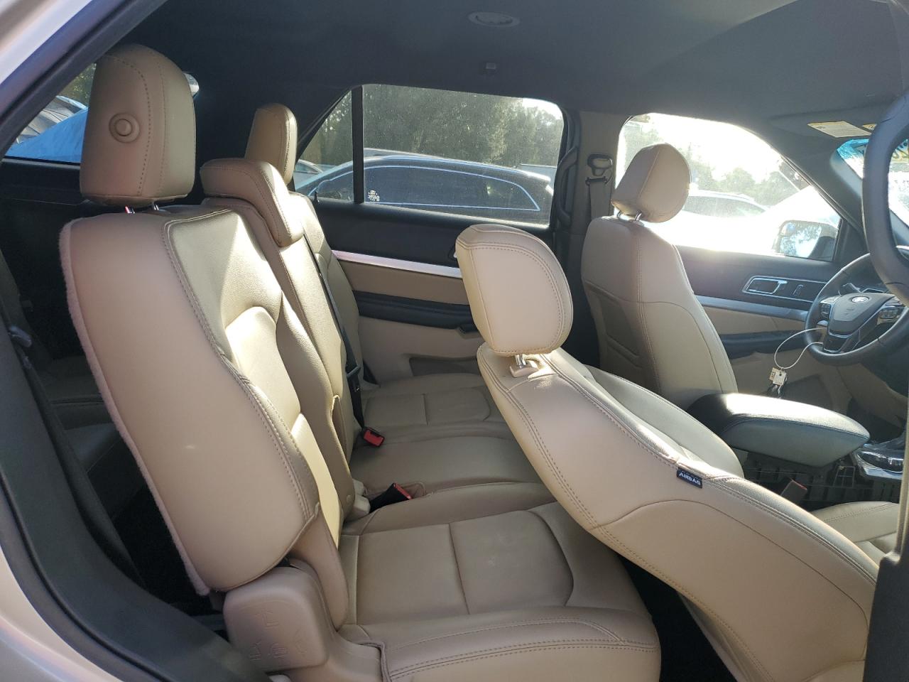 2017 Ford Explorer - Image 11
