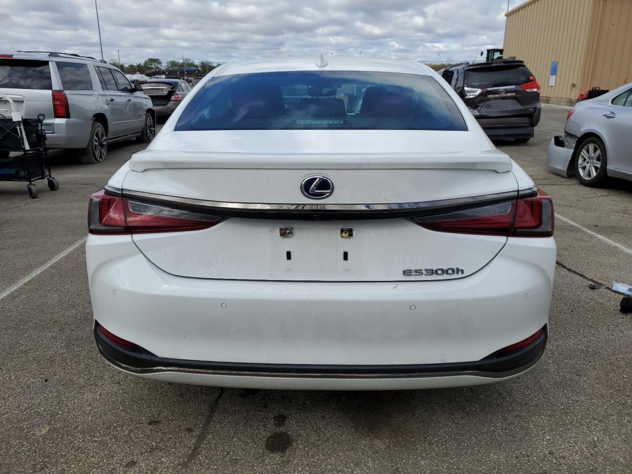 2022 Lexus ES - Image 6