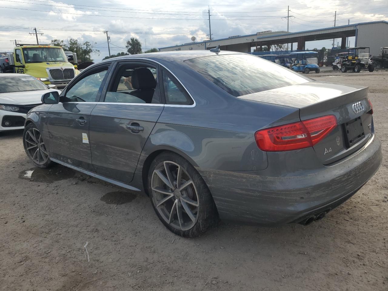 WAUFFCFL9FN010059 2015 AUDI A4 - Image 2