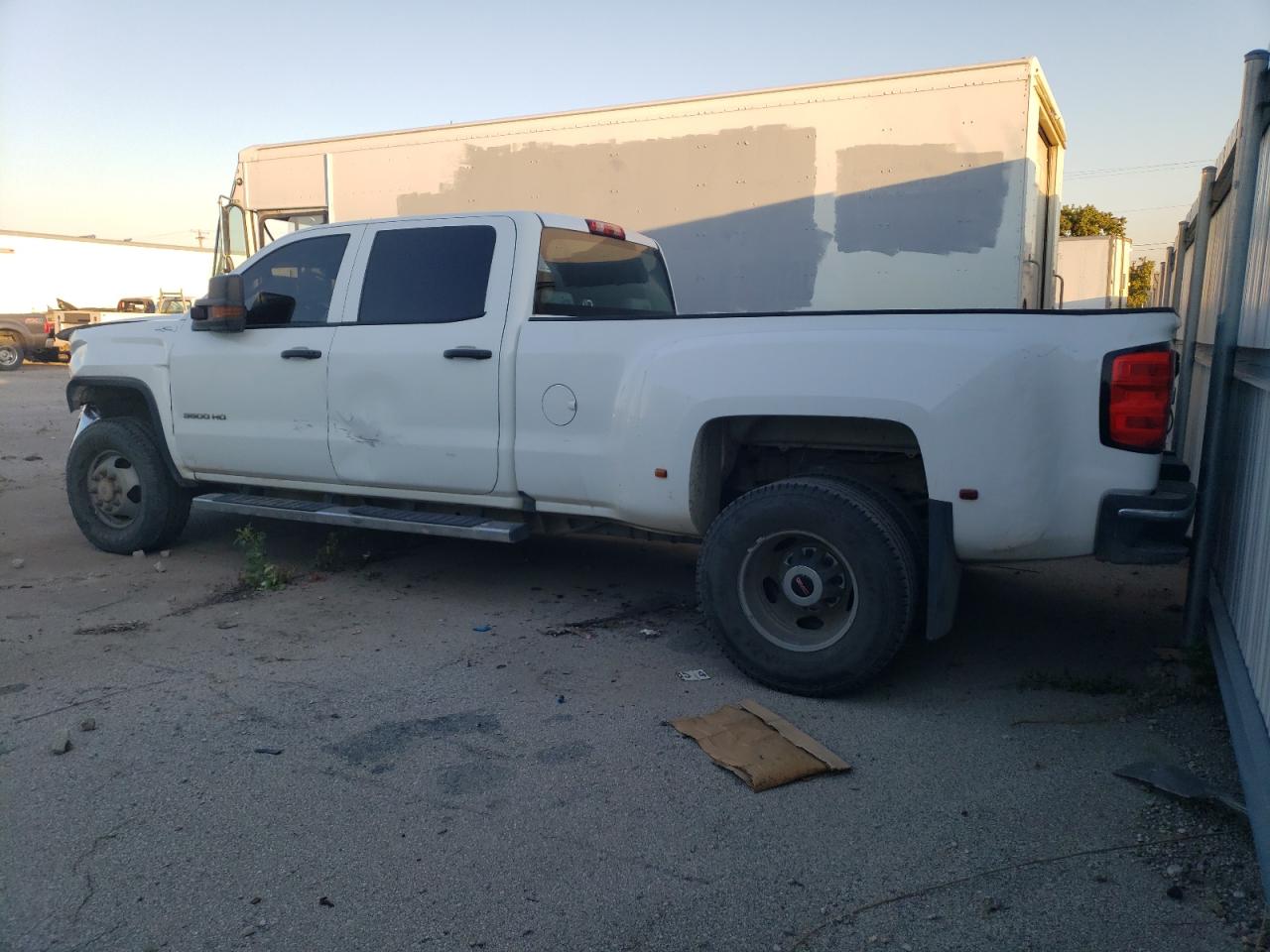 2016 GMC Sierra - Image 2