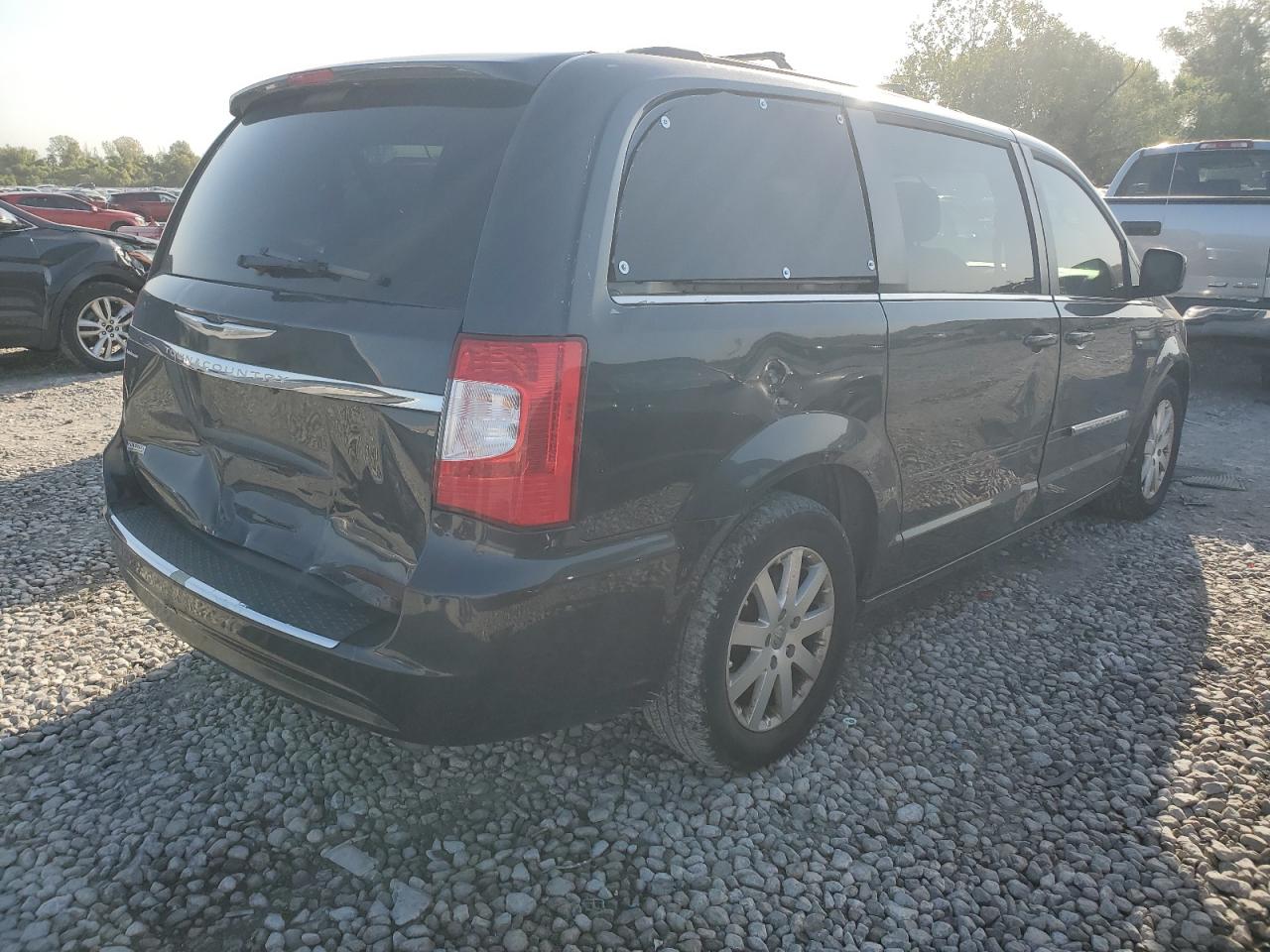2014 Chrysler Town & Country - Image 3