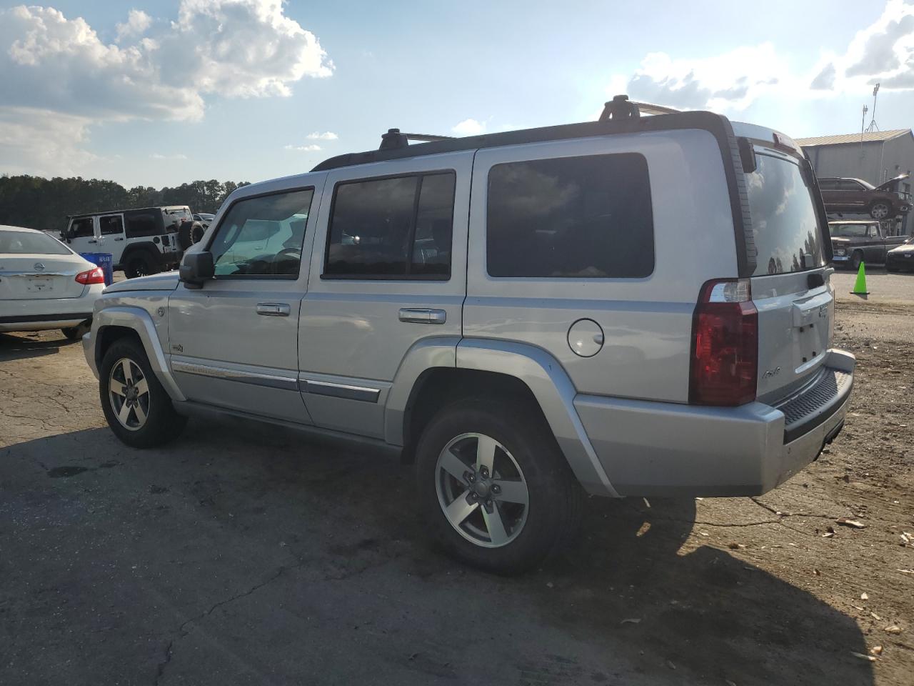 2006 Jeep Commander - Image 2