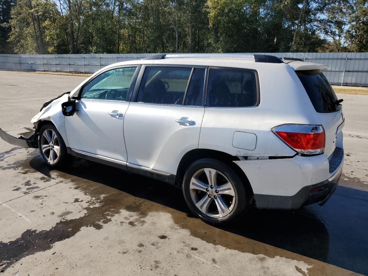 2011 Toyota Highlander - Image 2