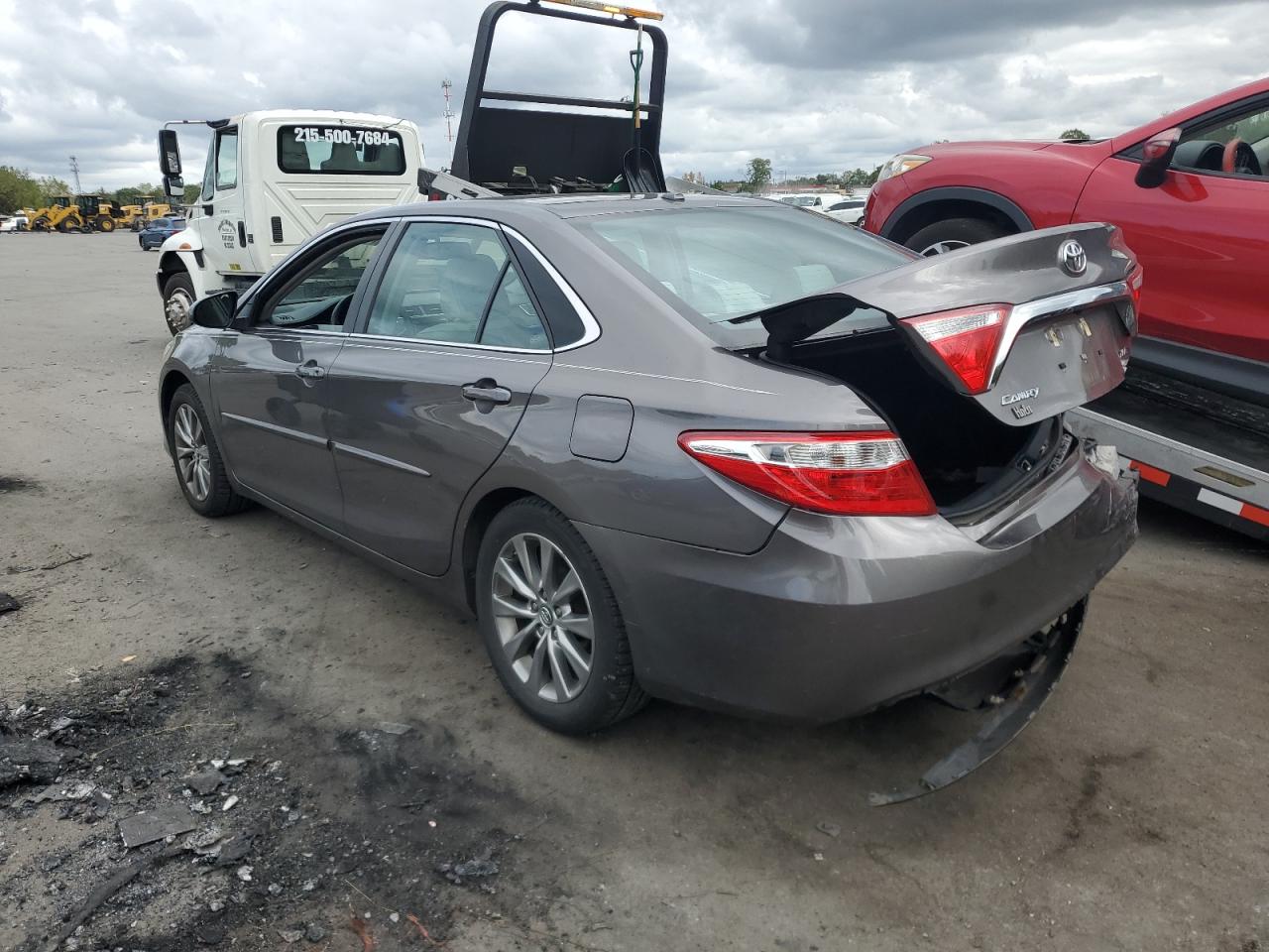 4T1BF1FK1HU689648 2017 TOYOTA CAMRY - Image 2