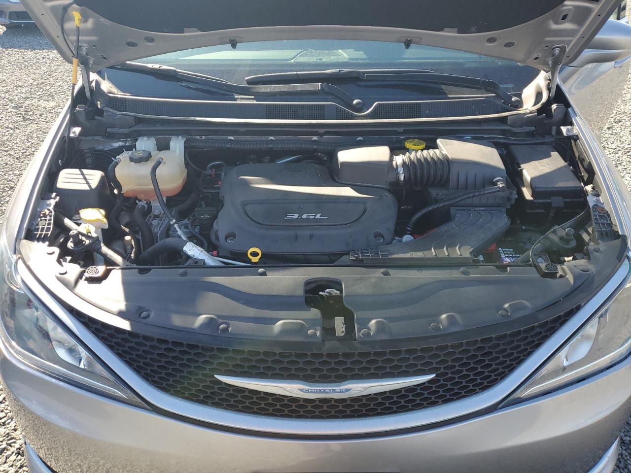 2017 Chrysler Pacifica Touring L VIN: 2C4RC1BG9HR576167 Lot: 75102874