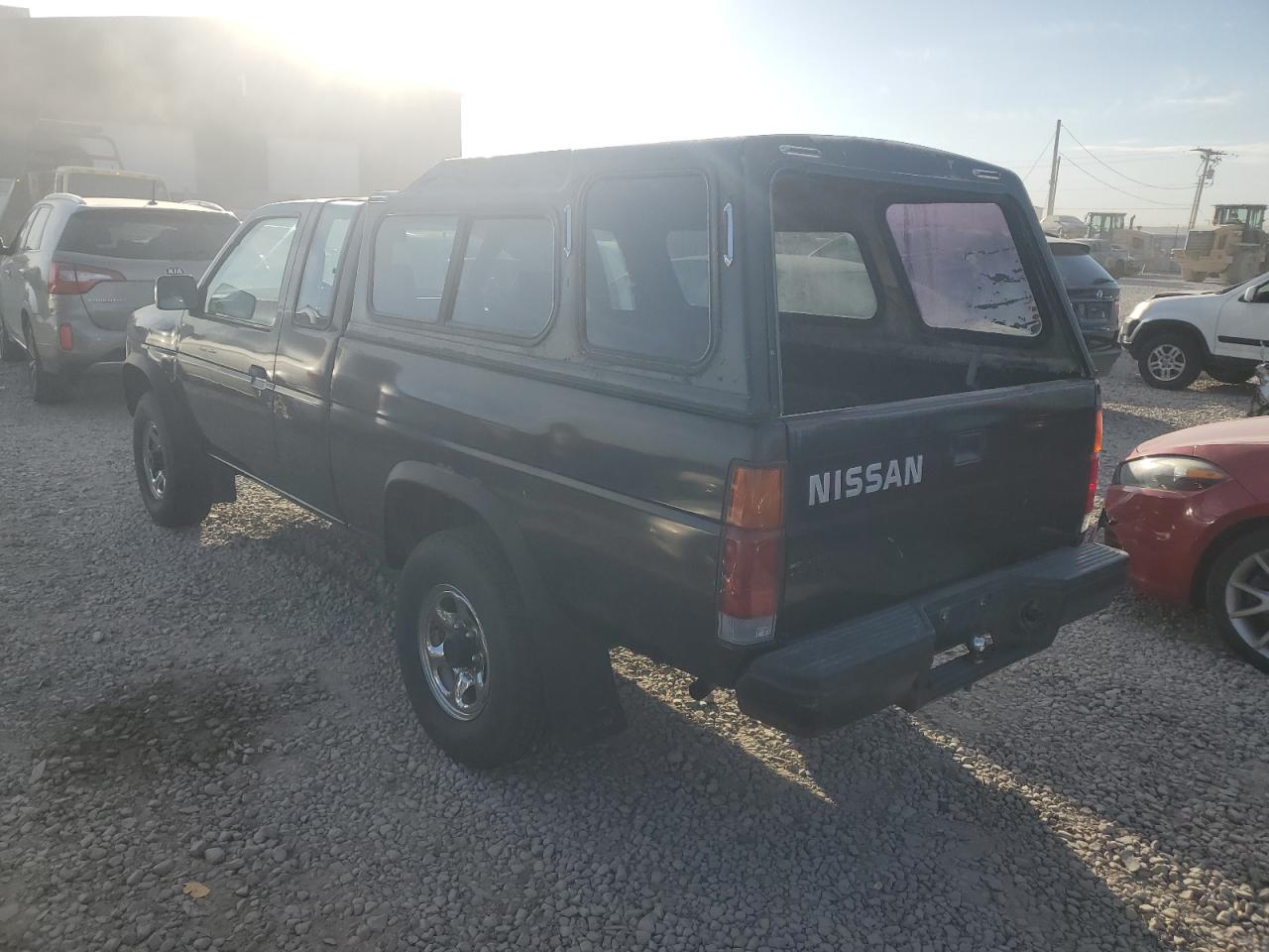 1993 Nissan Titan - Image 2