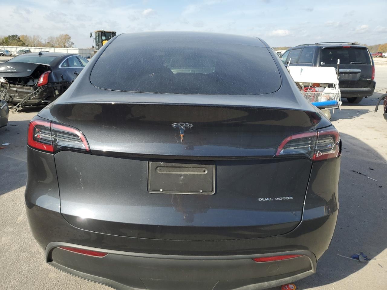 2024 Tesla Model Y VIN: 7SAYGDEE1RF990460 Lot: 78354044