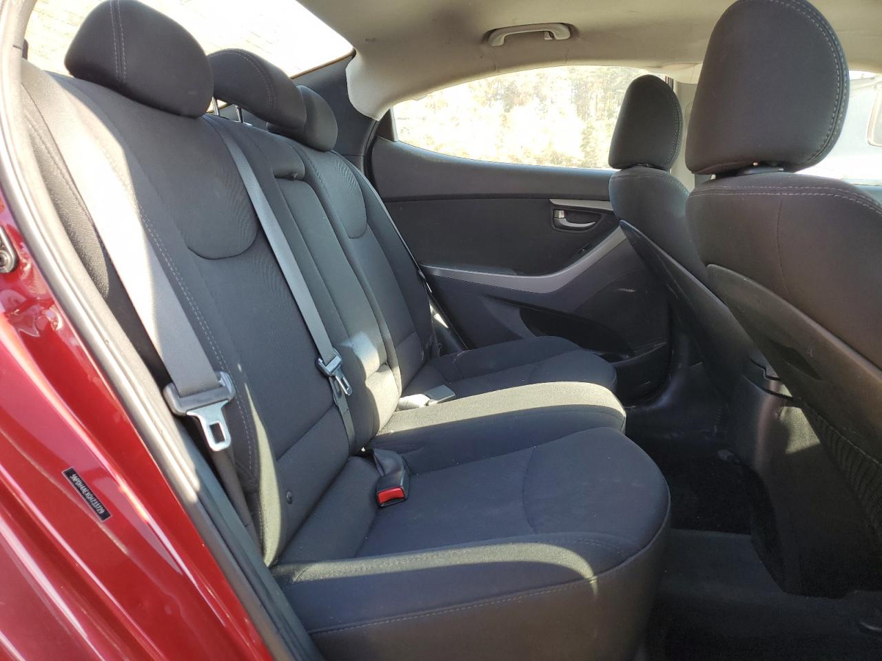 2016 Hyundai Elantra - Image 10