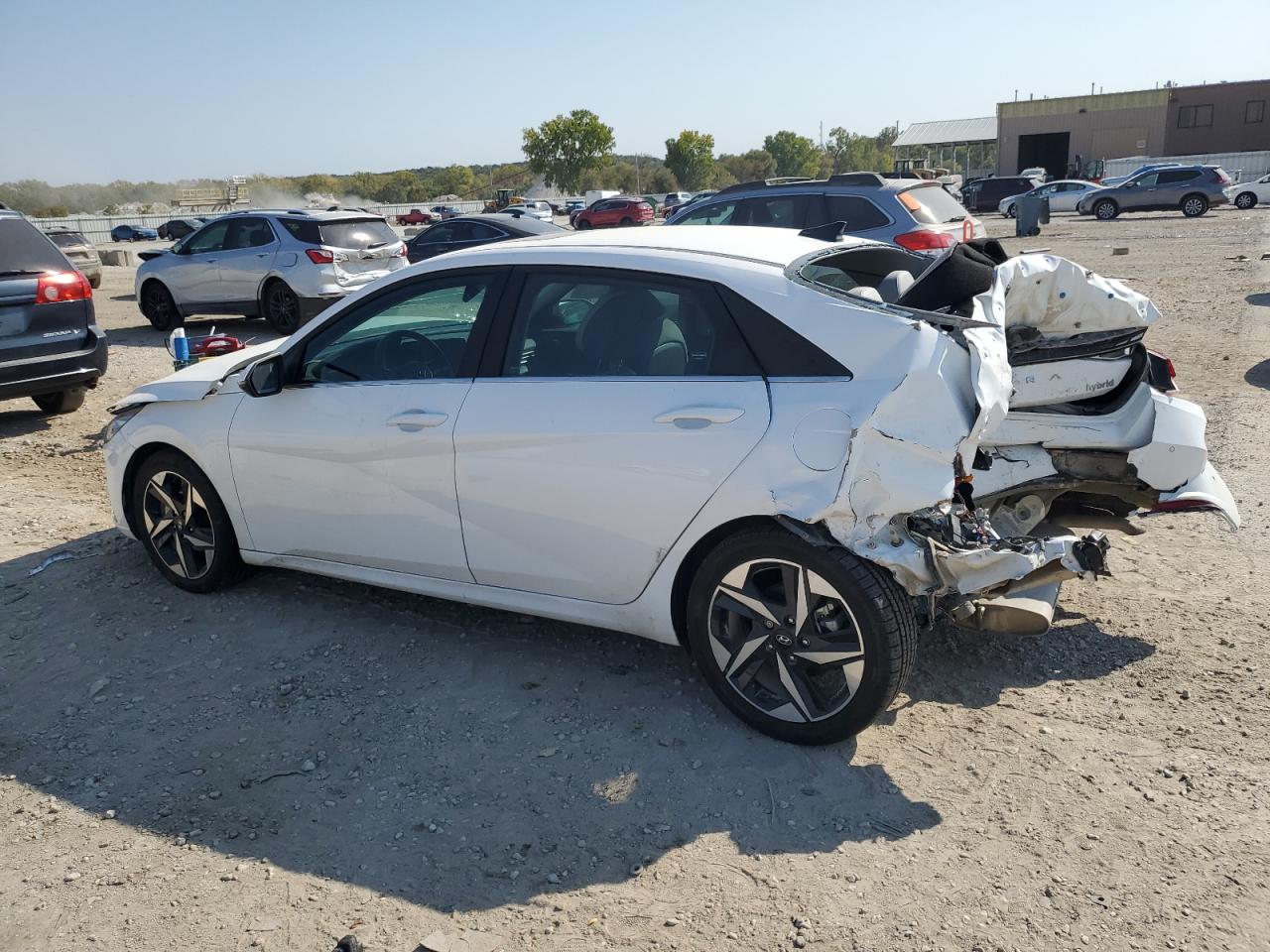 2023 Hyundai Elantra - Image 2