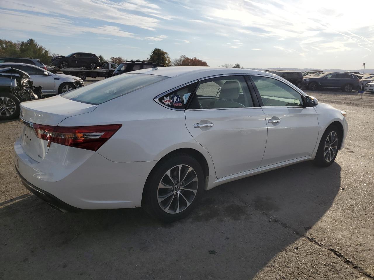 2017 Toyota Avalon - Image 3