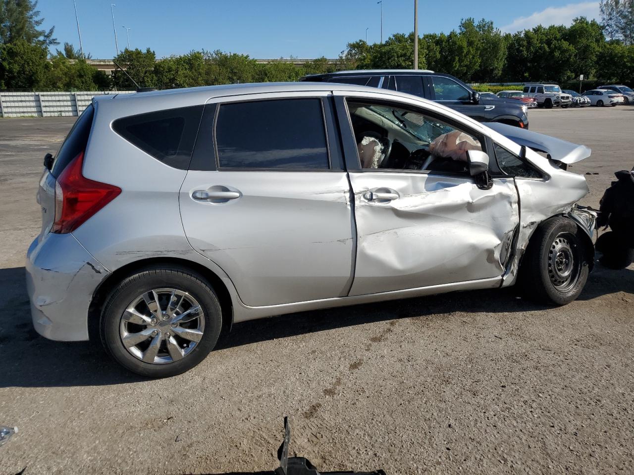 VIN 3N1CE2CP3JL365203 2018 NISSAN VERSA no.3