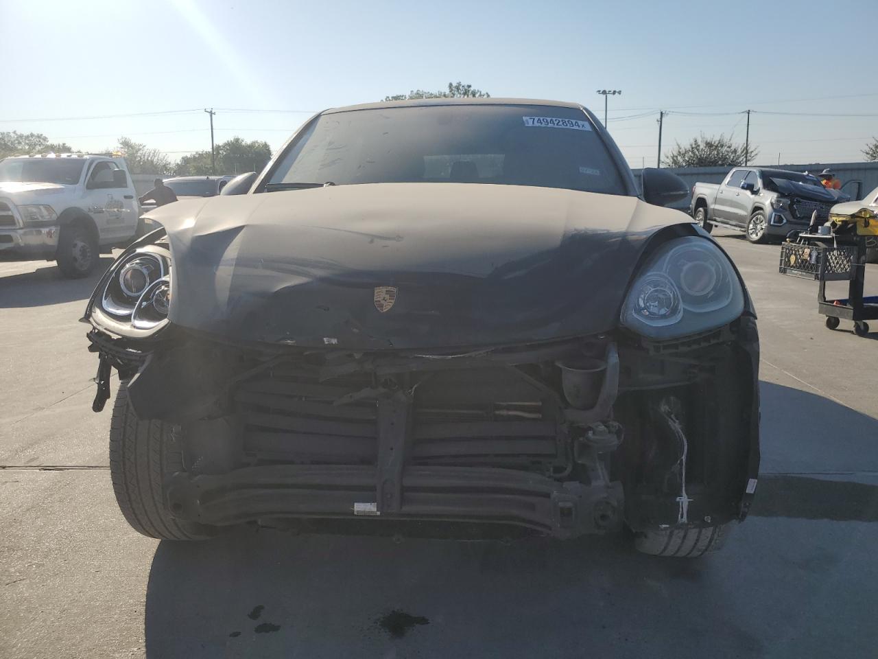 WP1AA2A21JKA05774 2018 Porsche Cayenne